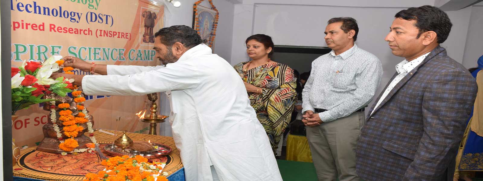 <div class='slider_caption'>
                                                     <h1>SDAM College, Seoni  Malwa, Hoshagabad</h1>
                                                     <a class='slider-readmore' href=''>
                                                                                                          </a>
                                                     </div>