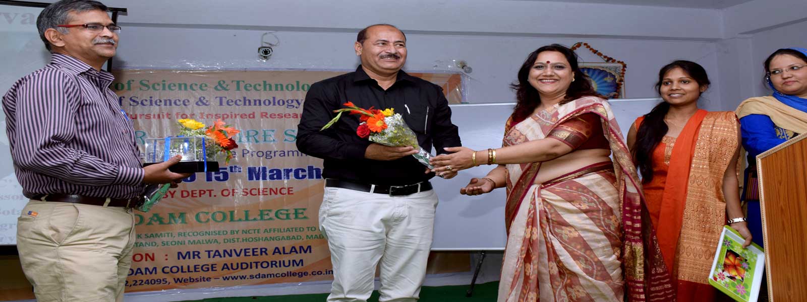 <div class='slider_caption'>
                                                     <h1>SDAM College, Seoni  Malwa, Hoshagabad</h1>
                                                     <a class='slider-readmore' href=''>
                                                                                                          </a>
                                                     </div>